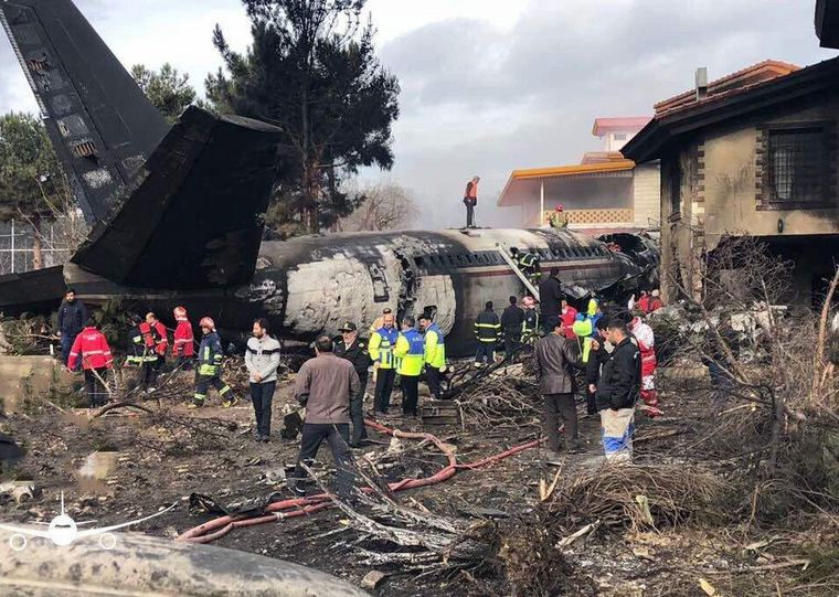 Самолет врезался в здание в аэропорту Караджа