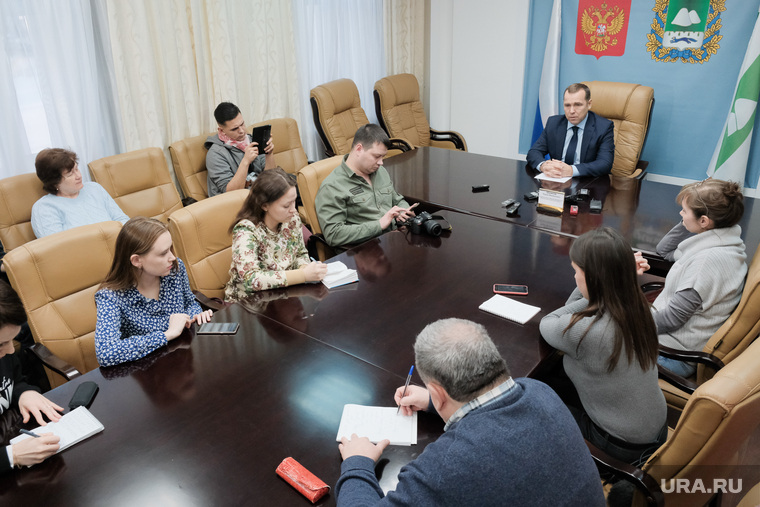 Шумков хочет послать молодежи «правильный месседж», что в Курганской области можно и нужно оставаться работать на руководящих постах