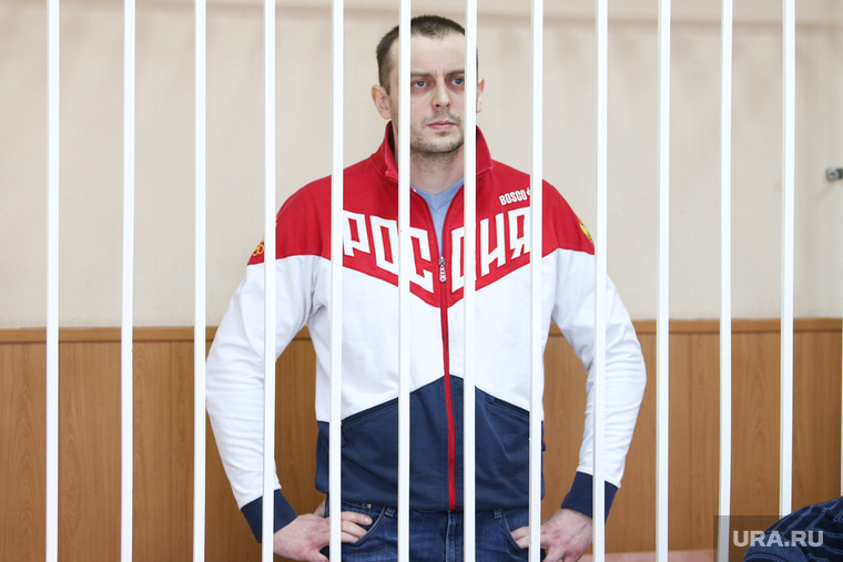 Очередное судебное заседание по уголовному делу Рыжука. Курган, россия, решетка, рыжук владимир, надпись на одежде