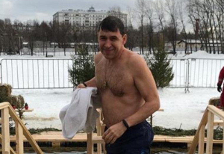 Евгений Куйвашев поздравил подписчиков с Крещением