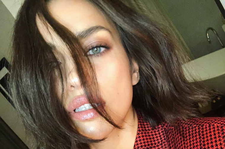 Ирина Шейк удивила подписчиков новой прической