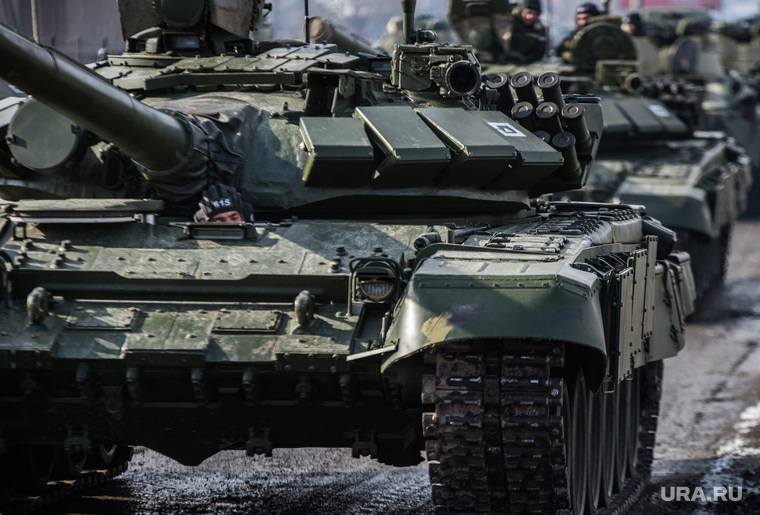 Первая официальная репетиция парада на улице Новосибирская 2-ая. Екатеринбург, военная техника, т-72, танк