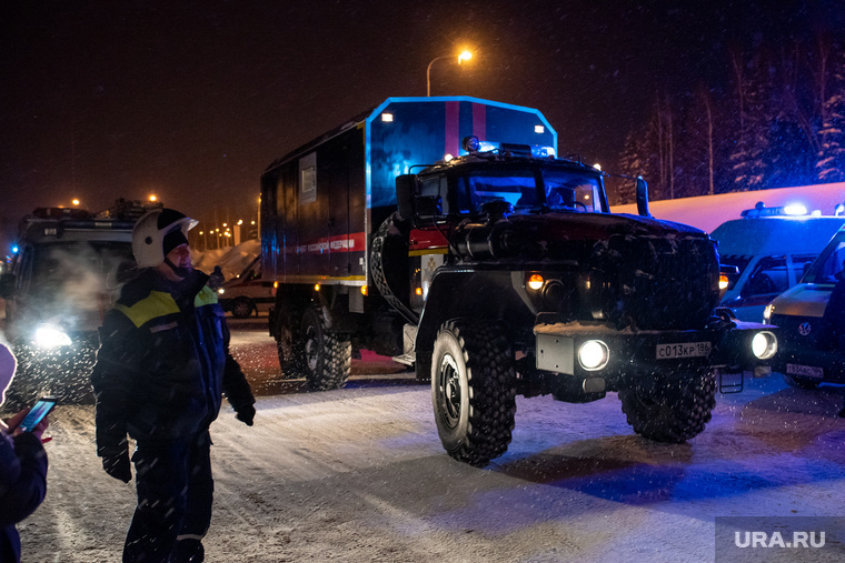 Экстренные службы в аэропорту Ханты-Мансийска. Ханты-Мансийск, машина следственного комитета
