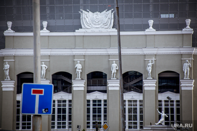 Проверка Центрального стадиона на признаки разрушения. Екатеринбург, фасад, екатеринбург арена, знак тупик, проезда нет, центральный стадион