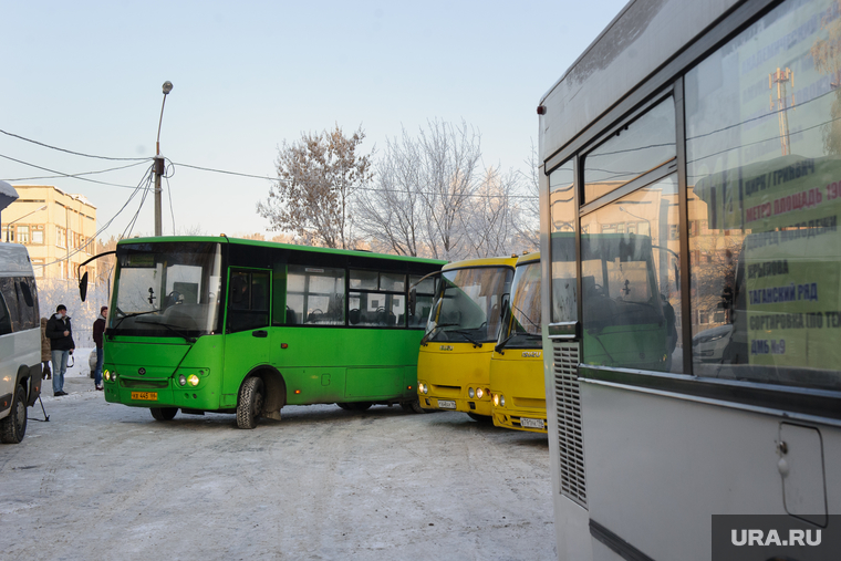 Тестирование маршрута новой транспортной схемы. Екатеринбург, автобус, остановка общественного транспорта, маршрутка