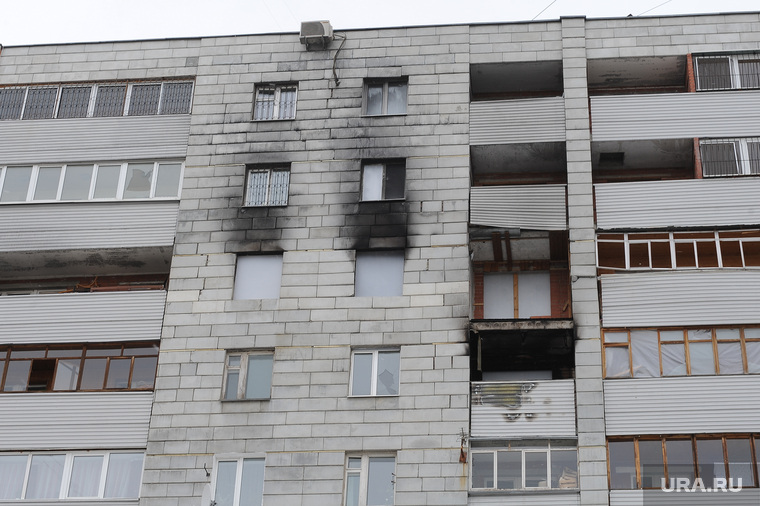 Взрыв газа в 12 этажном доме в Екатеринбурге, март 2012 года. Архив, последствия взрыва, после пожара, многоэтажка, жилой дом