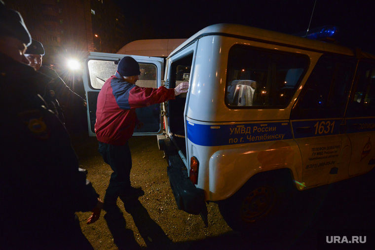 Операция "Бомж" полиции Калининского района. Челябинск, бомж, арест, погрузка в машину, задержание