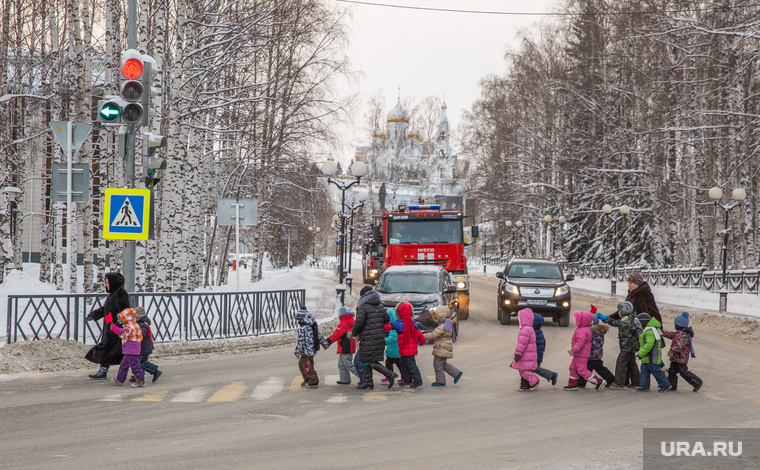 Ханты-Мансийск, город ханты-мансийск, пешеходный переход, дети