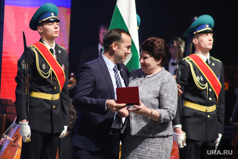 Медаль вручили и Людмиле Новиковой, возглавившей Шадринск после Алексея Кокорина