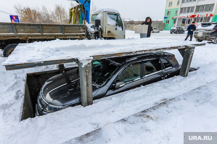 Подземная парковка-этажерка. Челябинск, снег, зима, подземная парковка, автомобиль, парковка-этажерка