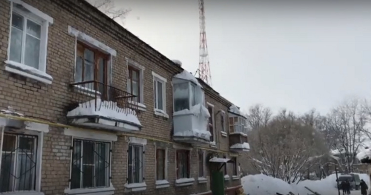 Сейчас крышу уже демонтировали