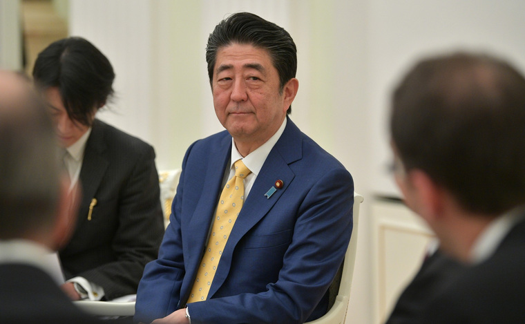 Абэ заявил, что решит проблему договора вместе с Путиным