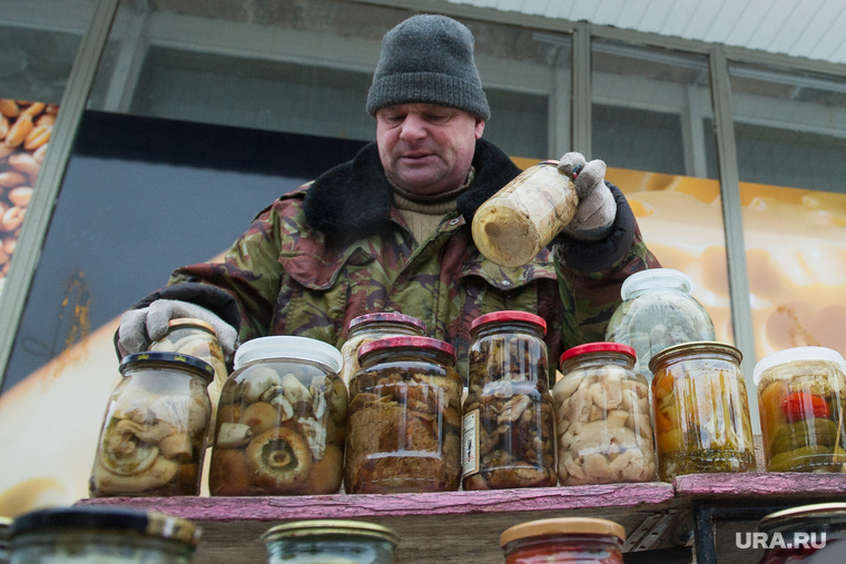 Вывоз киосков с улицы Ракетная, 2. Екатеринбург, закуска, продукты, предприниматель, уличная торговля, соления, рынок, малый бизнес, еда