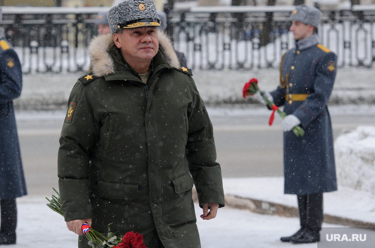 Визит министра обороны РФ Сергея Шойгу в Екатеринбург, шойгу сергей, возложение цветов