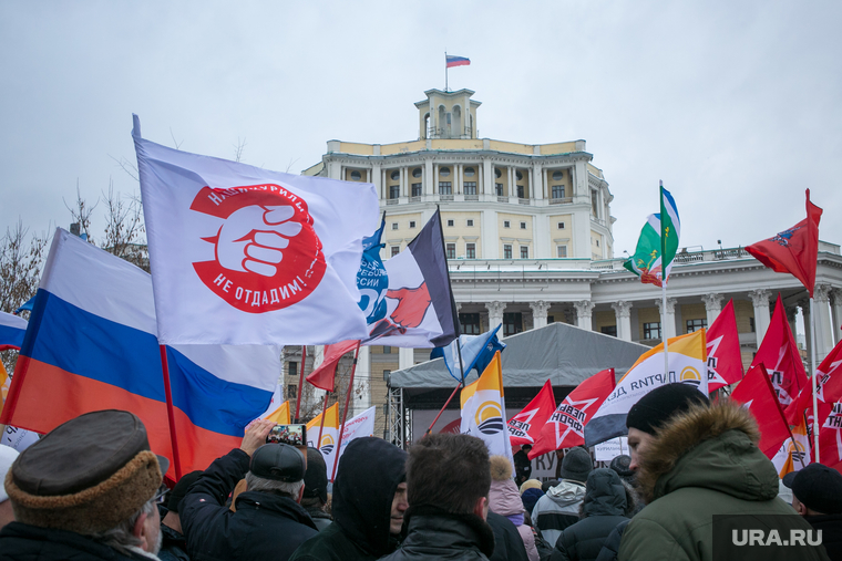 Митинг против передачи Курил Японии. Москва, флаги, театр российской армии