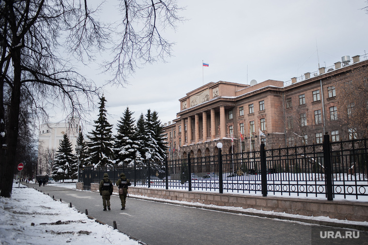 Оцепление у штаба Центрального военного округа в Екатеринбурге