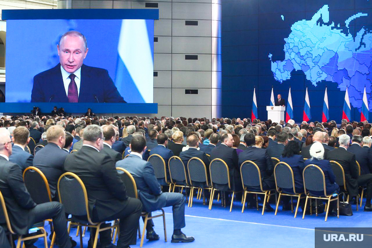 Послание Президента Федеральному Собранию
Москва, путин на экране