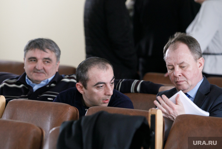 Шота Катамадзе, его переводчик (слева) и адвокат Дмитрий Бушухин (справа)