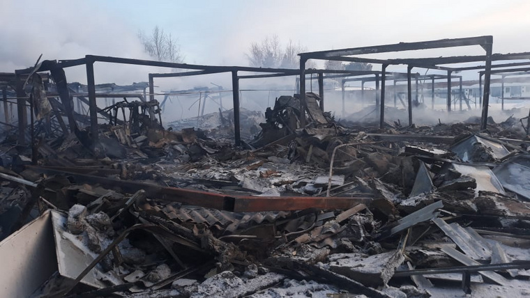 Здание магазина «Магнит» сгорело полностью