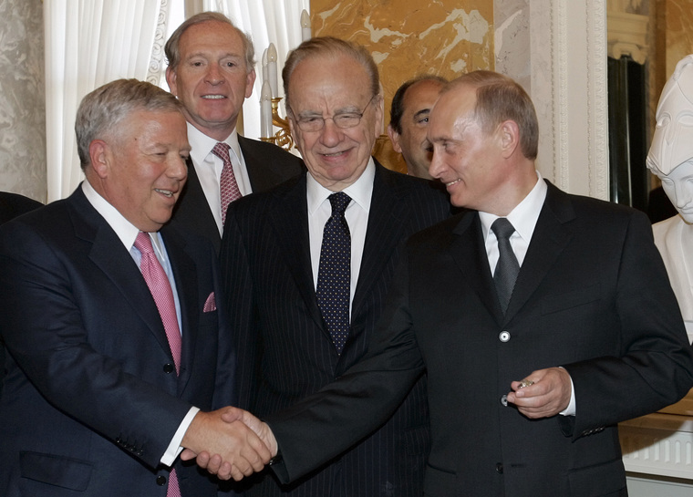 В 2013 году Крафт (слева) заявлял, что Путин украл у него кольцо с бриллиантом