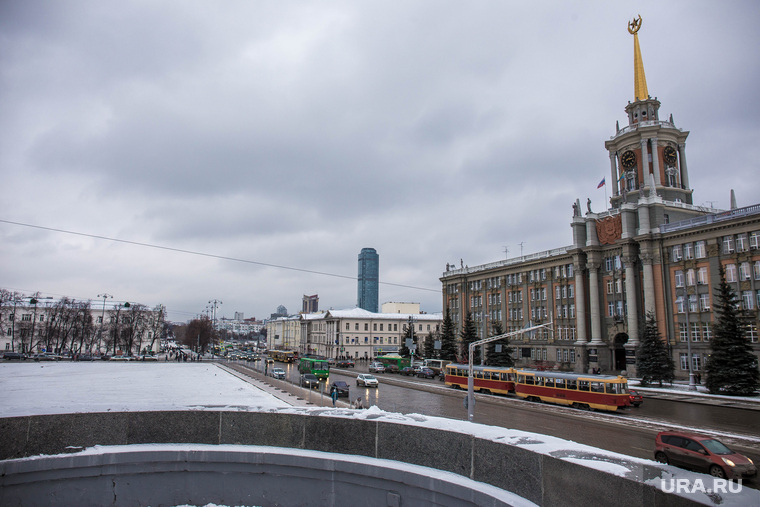 Парковку на Площади 1905 года закрыли для строительства ледового городка. Екатеринбург, администрация екатеринбурга, площадь 1905 года