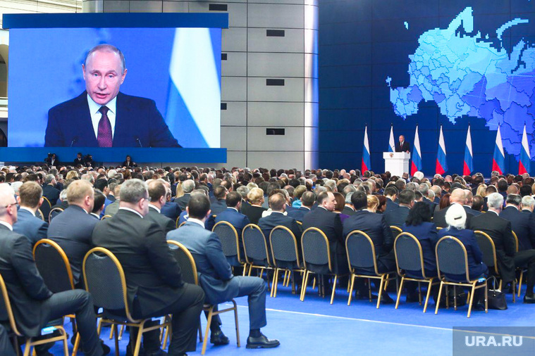 Послание Президента Федеральному Собранию
Москва, путин на экране