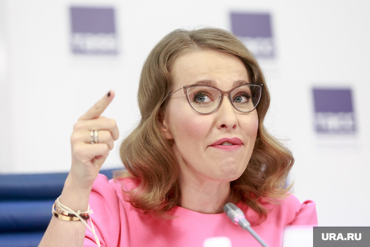 Пресс-конференция Ксении Собчак в ТАСС. Москва, собчак ксения, портрет, указательный палец