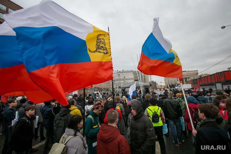 Митинг за свободу интернета в Москве. Москва, российский флаг, митинг, триколор, флаг россии, флаг рф
