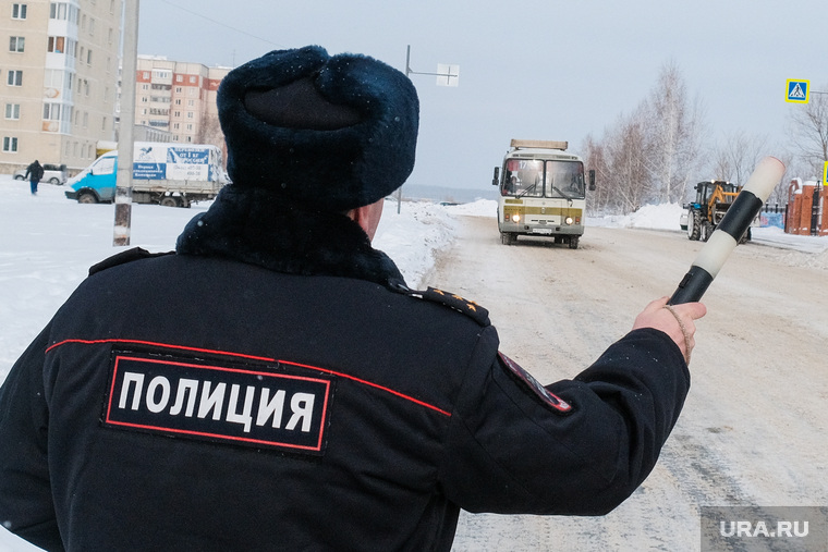 Профилактическое мероприятие «Автобус» Дорожные полицейские проверяют соответствие технического состояния. Курган, зима, пазик, автобус, маршрутка, паз