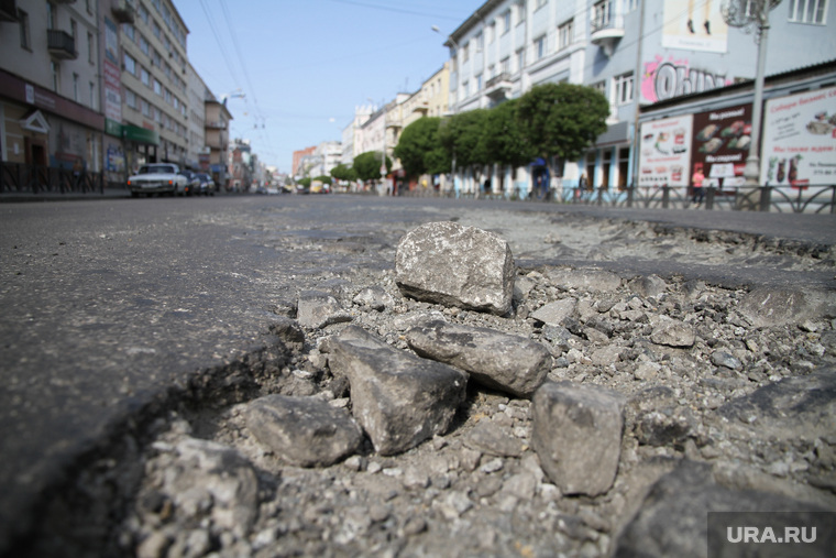 Косяки на дорогах к приезду Путина. Екатеринбург, яма, разбитая дорога, груда камней