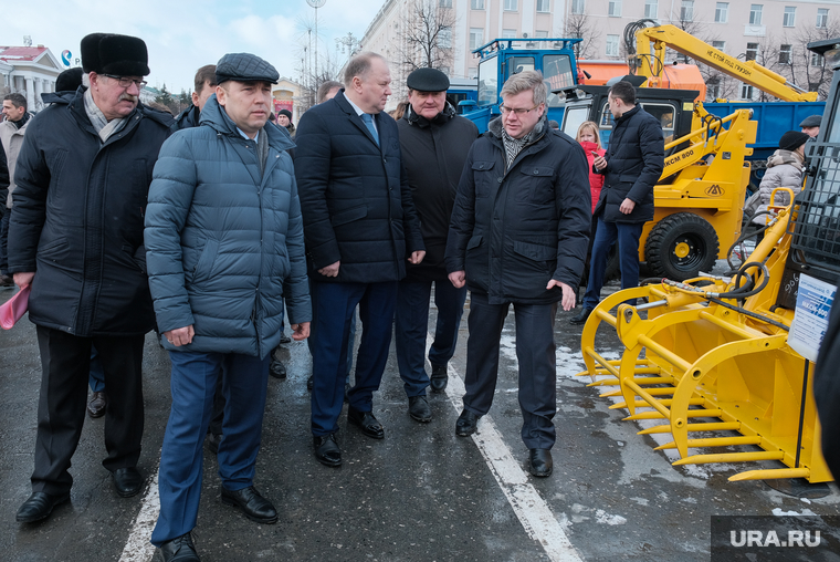 Николай Цуканов с большим интересом осмотрел курганскую технику
