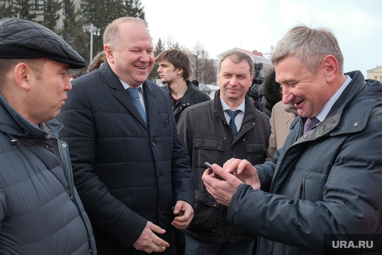 Промышленник Сергей Муратов (справа) привлек внимание полпреда