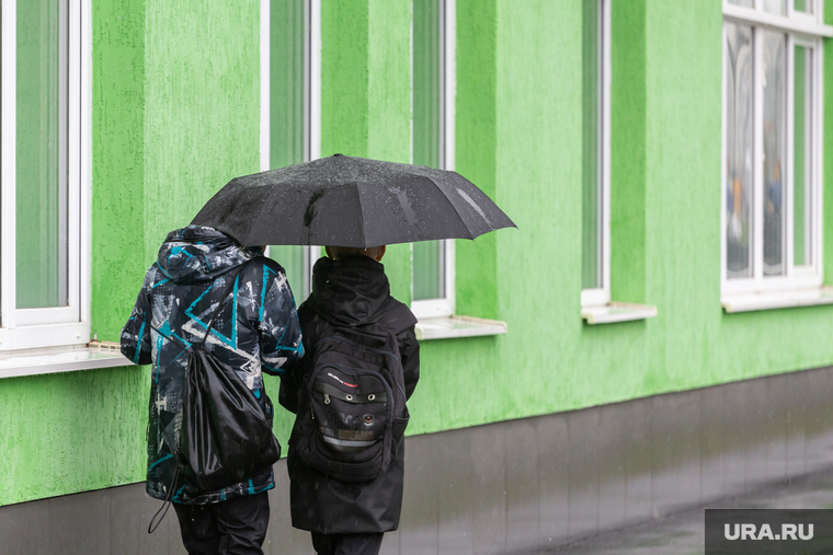 Дождливый клипарт. Екатеринбург.ЛГБТ, непогода, школьники, осень, дождь в городе