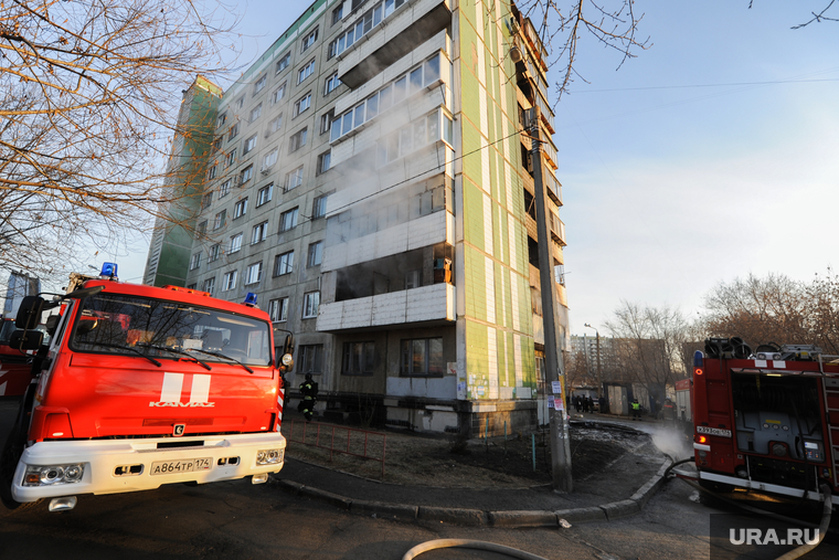 Пожар в общежитии. Челябинск, дым, пожар, общежитие