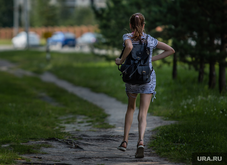 Город летом. Сургут, жертва, школьницы, насилие, побег, педофилия, бег, подросток убегает, агрессия, педофил, киднепинг