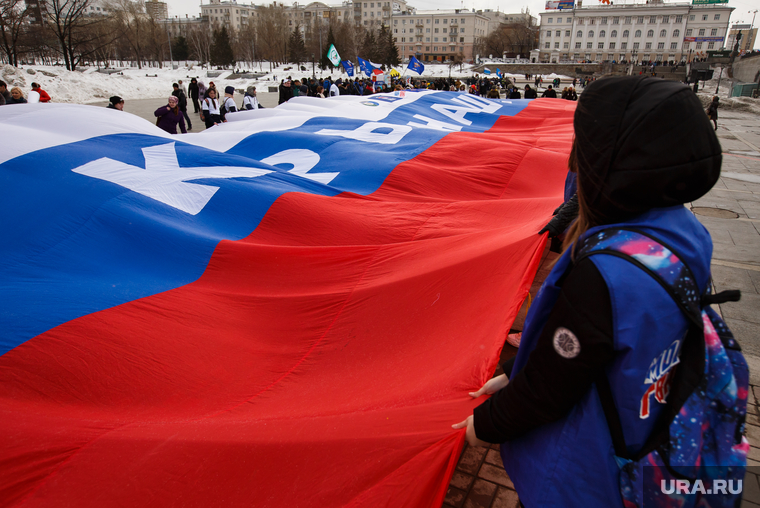Флеш-моб «Крым наш». Екатеринбург, крым наш, триколор, флаг россии