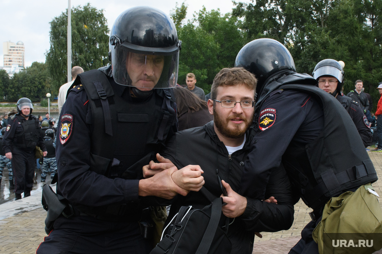 Задержания участников митинга против пенсионной реформы в Екатеринбурге, верников максим, задержание