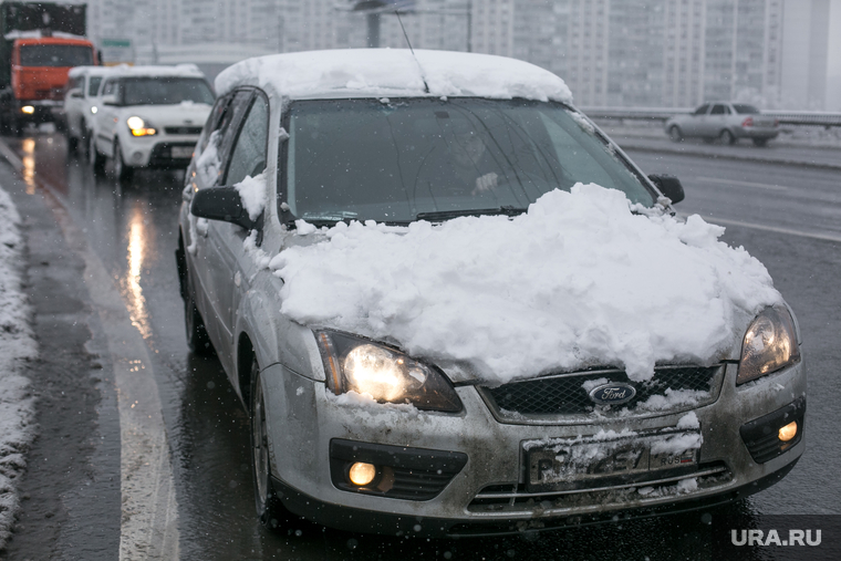 Снегопад в Москве. Москва, снегопад, машина в снегу