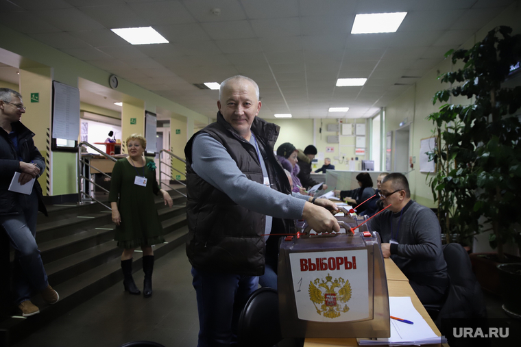 Повторные выборы губернатора Приморского края.
Владивосток, урна для голосования