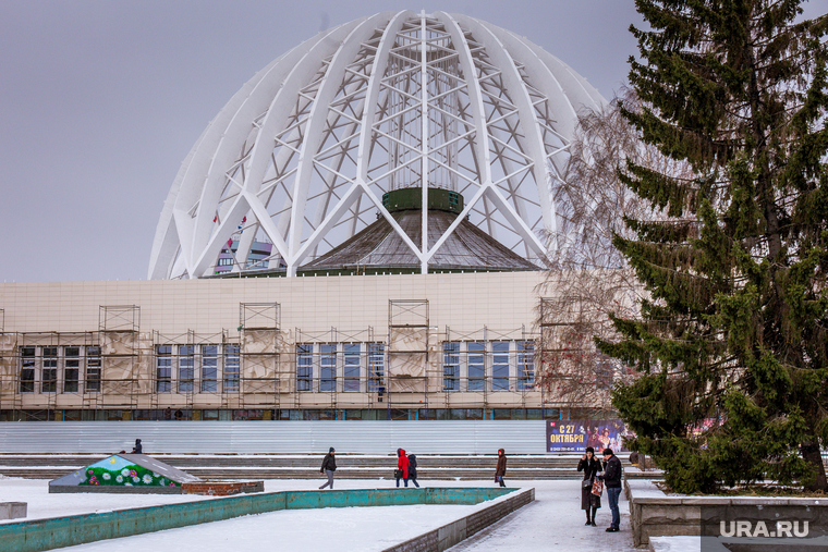Фасад екатеринбургского цирка зашили облицовочной плиткой. Екатеринбург, екатеринбургский цирк