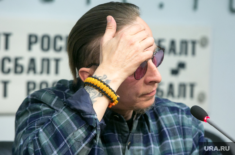 Пресс-брифинг Ивана Охлобыстина в Росбалте в связи с выходом его романа "Запах фиалки". Москва, охлобыстин иван