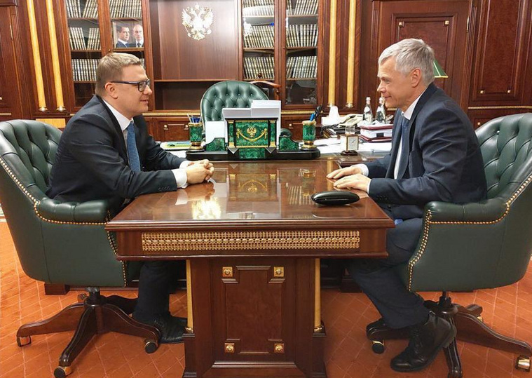 Алексей Текслер (слева) встретился с Валерием Гартунгом в своем кабинете