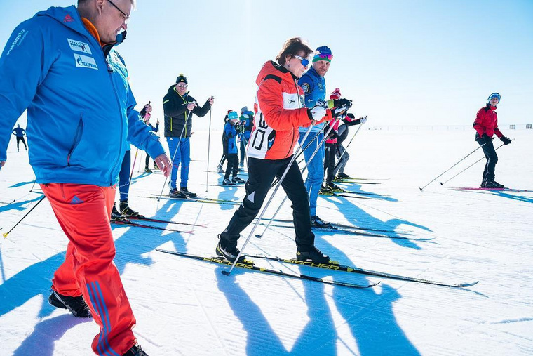 Наталья Комарова поучаствовала в мастер-классе по лыжной подготовке