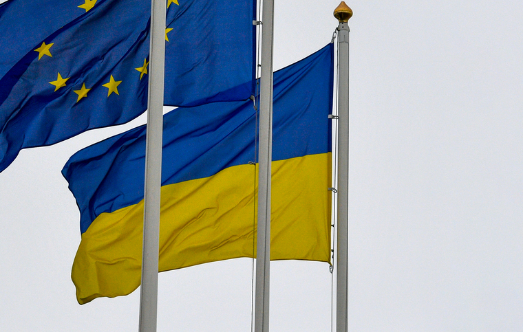 Официальный сайт президента Украины, флаг украины, флаг евросоюза