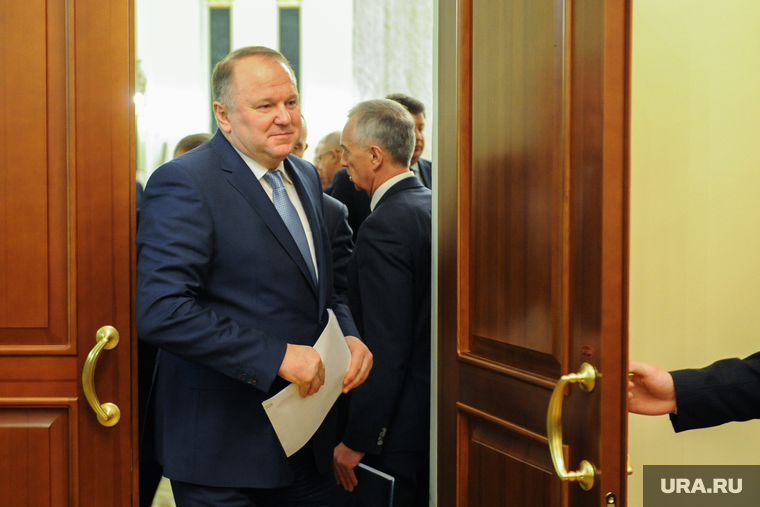 Пресс-подход Цуканова и Дубровского по итогам совещания. Челябинск, портрет, входит, цуканов николай