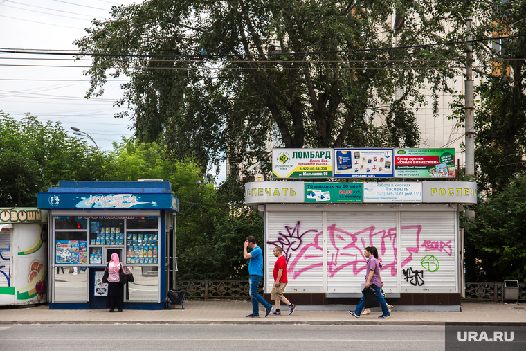В центр города возвращают нелегальные киоски, которые были вывезены на время ЧМ. Екатеринбург, нелегальный киоск