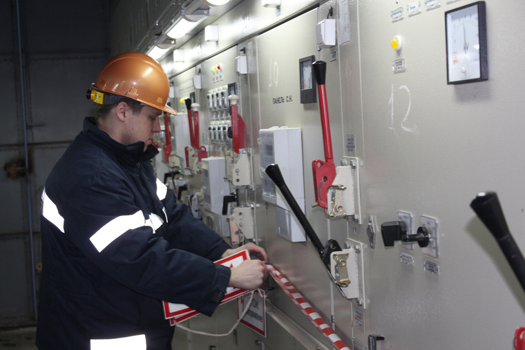 Специалисты занимаются электросетевой инфраструктурой в новых районах Нижневартовска