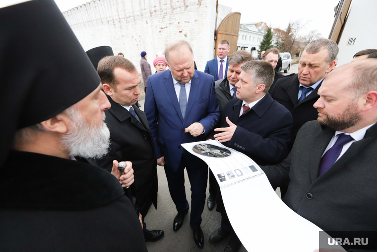 Николай Цуканов отметил, что работы много не только в монастыре, но и во всем городе: «Сюда едешь — дома, заборы… Жуткая картина». По его словам, без наведения порядка не будет нормального туристического маршрута. Городские власти поделились с полпредом своими планами. Будут приводить в порядок парк Победы и полностью менять освещение