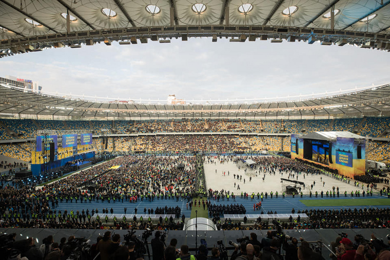 Главные предвыборные дебаты прошли 19 апреля на стадионе «Олимпийский» в Киеве