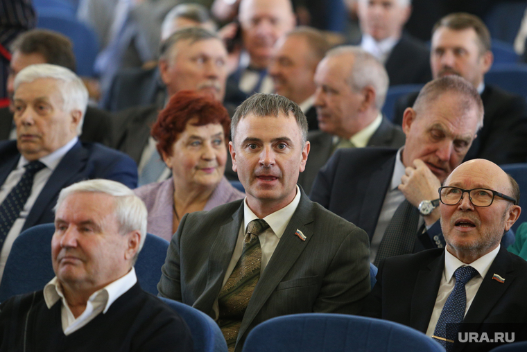 Марат Исламов (справа) работает в думе на протяжении нескольких созывов